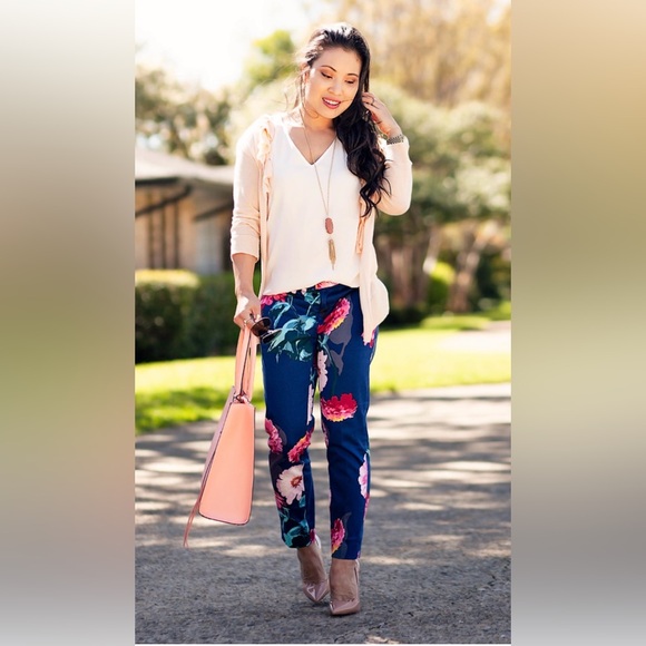 Banana Republic avery floral pants size 0 long - Picture 4 of 4